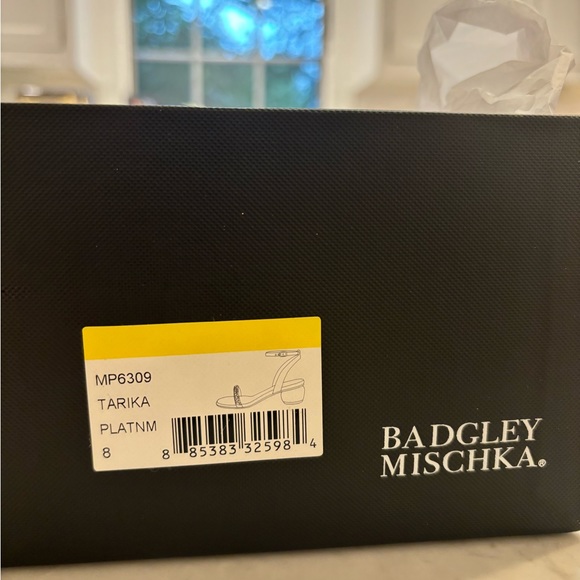 Badgley Mischa Platinum Chunky Heel Sandal - Size 8 - Picture 6 of 6